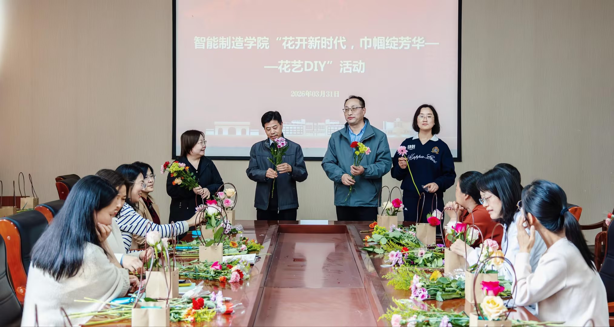 智能制造学院“花开新时代，巾帼绽芳华——花艺DIY”活动圆满举行