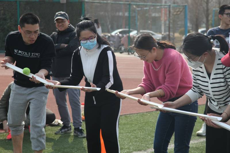 https://gmxq.qust.edu.cn/__local/3/27/6D/A761063F47015015BFF73308F77_C2C3EC29_228BE7.jpg