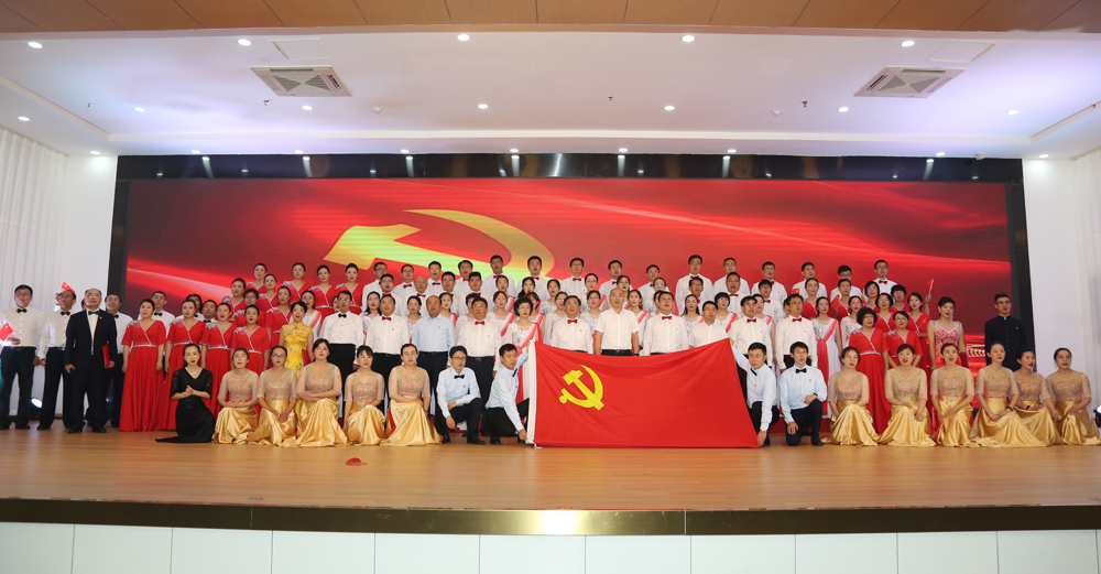 https://xinwen.qust.edu.cn/__local/8/98/E1/6CF7D2559E66948C0C6AEA0BF7C_B948F046_66834.jpg