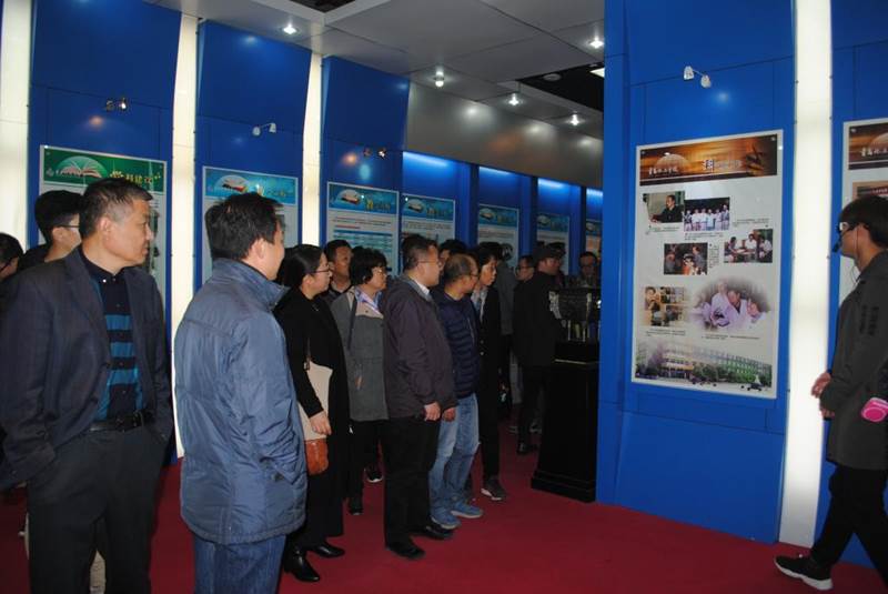 http://zdh.qust.edu.cn/__local/6/19/16/F1C2472E95759DB6B26C1CF1976_68D895E8_13152.jpg
