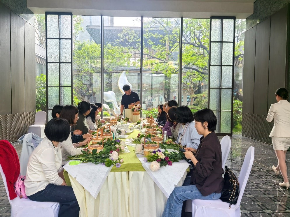 书韵巾帼•匠心筑梦 ——外国语学院工会开展女教职工读书交流活动