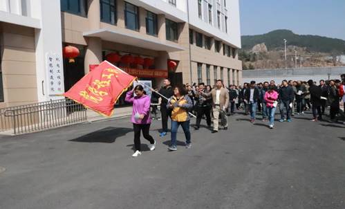 http://jd.qust.edu.cn/__local/9/5D/8A/AEE76663C8257EA8F19837C46C3_41660D25_16511.jpg