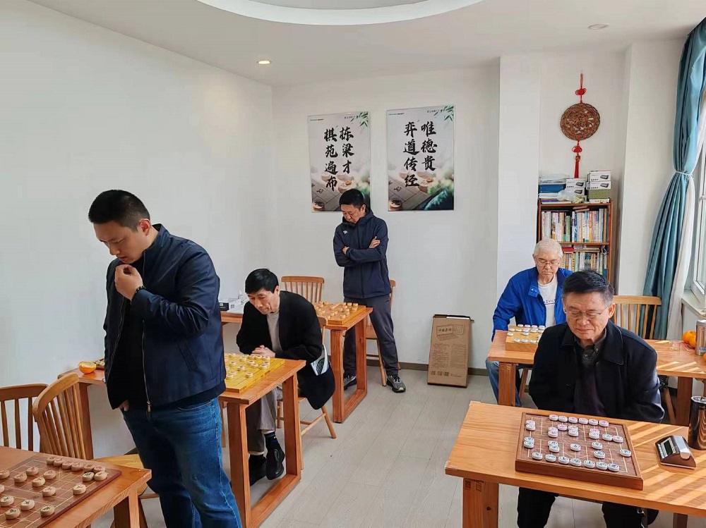 青科大教工中国象棋协会首次走进青岛市专业象棋运动俱乐部
