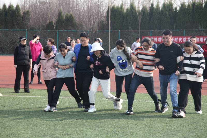 https://gmxq.qust.edu.cn/__local/D/8A/AE/9C9173E374BD47041A787A4907B_08B19EDC_32A057.jpg